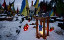 Фото 21: Вифлеємський вогонь миру першими отримали рідні полеглих захисників України на Личаківському цвинтарі