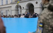 Фото 9: Сотні львів’ян у центрі міста урочисто заспівали Гімн України (відео)