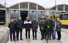 Фото 16: Швейцарія безоплатно передасть Львову 11 трамваїв: сьогодні у мерії підписали угоду