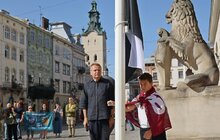 Фото 2: У Львові вперше підняли Прапор Надії в пам’ять про зниклих безвісти захисників (відео)