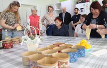 Фото 15: Як у модульному містечку у Львові випікали паску за особливим рецептом (фото/відео)