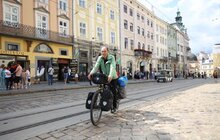 Фото 7: Мер Львова зустрівся з 70-річним лікарем, який приїхав на велосипеді із Франції до Львова (відео)