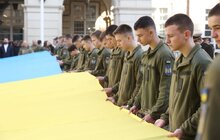 Фото 5: Сотні містян у центрі Львова урочисто заспівали Гімн України (фото/відео)
