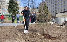 Фото 3: Біля корпусу реабілітації НЕЗЛАМНІ ростимуть дерева трьох міністерств та Червоного Хреста