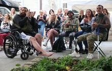 Фото 11: Ніно Катамадзе дала безкоштовний концерт для поранених військових у дворику львівської Ратуші (фото/​відео)