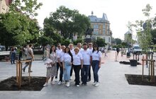 Фото 12: На площі Галицькій висадили нові дерева