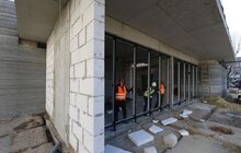 Фото 6: Найскладніші роботи з будівництва ЗD-школи на Варшавській позаду, встановлюють вікна (відео)