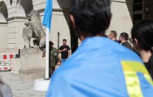 Фото 9: Біля Львівської мерії підняли кримськотатарський прапор (відео)