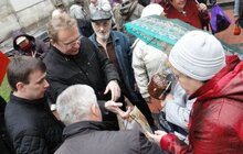 Фото 3: Потребуючі львів’яни змогли відчути єдність під час Великоднього сніданку в дворику Ратуші