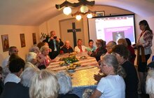 Фото 2: Львів’янам літнього віку представили слайдовий фільм про життя підопічних терцентру