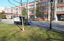 Фото 25: Комунальні служби продовжують дезінфікувати місто: миють вулиці, тротуари, зупинки транспорту, сходові клітки будинків