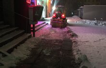 Фото 34: Минулої ночі в місті працювало 95 одиниць техніки, для посипання доріг використано 492 м3 піскосуміші