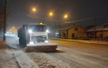 Фото 50: Минулої ночі в місті працювало 95 одиниць техніки, для посипання доріг використано 492 м3 піскосуміші