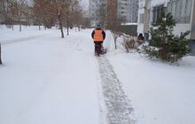 Фото 69: Для посипання доріг від ожеледиці минулої доби використано 527 м3 піскосуміші та 186 м3 солі