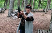 Фото 7: Максимум задоволення: львівські панянки поважного віку зіграли у лазерний бій