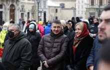Фото 32: Впродовж дня охочі можуть набрати свяченої води з резервуару на площі Ринок