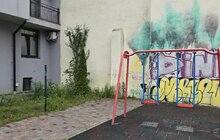 Фото 3: У Львові біля дитячого майданчика з'явився 20-метровий стінопис: фото до та після