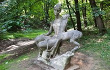 Фото 2: У парку «Залізна вода» відреставрують скульптуру дівчини з косулею