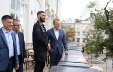 Фото 1: Мер Львова зустрівся з Ніко Амірґулашвілі, котрий планує пішки пройти від Вільнюса до Тбілісі