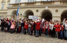 Фото 14: Львівські школярі продемонстрували шаховий флеш-моб «Шахова корона»