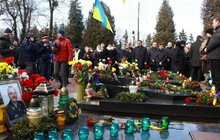 Фото 5: Львів’яни вшанували Героїв Небесної Сотні на Личаківському кладовищі