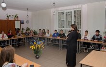Фото 4: Духовні зустрічі священиків із вчителями та учнями