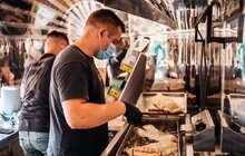 Фото 44: Міський голова Львова відвідав локальний фестиваль Street Food та відзначив підприємців ринку «Шувар» за вагомий внесок у розвиток малого бізнесу