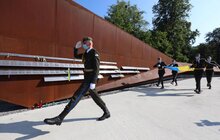 Фото 1: У Львові підняли Державний прапор над Меморіалом пам’яті Героїв Небесної Сотні