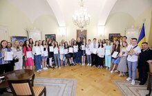 Фото 1: Учням, які отримали 600 балів на цьогорічному тестуванні, виплатять по 15 тисяч гривень