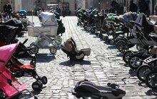 Фото 5: 109 порожніх дитячих візочків: у Львові провели соціальну акцію, щоб нагадати світу про вбитих ворогом дітей