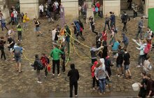 Фото 14: У Львові на пл Ринок триває «Поливаний понеділок»