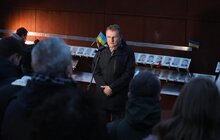 Фото 8: У Львові на Меморіалі пам’яті Героїв Небесної Сотні в небо зринули десятки світлових променів