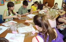 Фото 5: Діти з багатодітних родин власноруч виготовляли подарунки своїм матерям