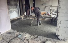 Фото 2: Укріплюють перекриття, мурують стіни і монтують тимчасове накриття: місто відновлює зруйновані обстрілом будинки на вулицях Патона і Виговського