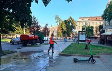 Фото 3: У Львові через спеку поливають дороги й трамвайні колії та обмежують в’їзд великовагового транспорту (відео)