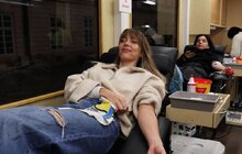 Фото 2: У центрі міста львів’яни та працівники Львівської мерії здали кров для військових