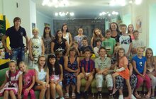 Фото 3: У Міжнародний День молоді відомий легкоатлет Дмитро Дем’янюк власним прикладом заохочував дітей досягати життєвих вершин
