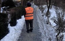 Фото 8: Сьогодні вночі для посипання доріг і тротуарів від ожеледиці використали 277 м³ піскосуміші і солі