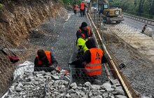 Фото 2: На в’їзді до Львова укріплюють схил: габіонна підпірна стінка вже готова на 40%