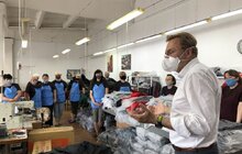 Фото 4: Мер нагородив дипломом колектив ТзОВ «Маріо» за пошиття захисних костюмів для медиків під час карантину
