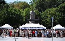 Фото 1: Майже 5 тисяч книг зібрали ще до старту: у Львові триває «Книжкова площа»