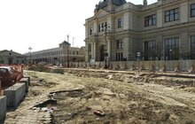 Фото 14: Реконструкція пл. Двірцевої: цього тижня планують переключення нового водогону