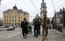 Фото 33: У Львові запустили безкоштовні екскурсії для військових, що лікуються у місті (відео)