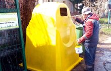 Фото 15: У Львові миють і ремонтують контейнери для відходів