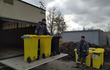 Фото 1: У Львові розвантажили перший компост із контейнерів