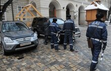 Фото 17: На пл Ринок без жодного погодження припаркували 10 машин 