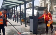 Фото 9: У Львові і приєднаних громадах помиють понад 400 павільйонів зупинок