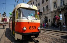 Фото 9: У Львові курсує екскурсійний трамвай, який допомагає збирати гроші на дитячу реабілітацію (відео)