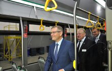 Фото 15: «Небагато є країн в світі, які здатні випускати такі трамваї», - А. Садовий