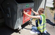 Фото 9: Всі контейнерні майданчики Львова ознакують наліпками з роздільним сортуванням відходів